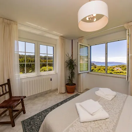 Os Faroles Playa De Esteiro Guest house 3*